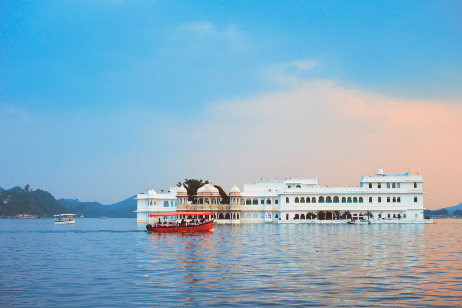 lake-palace-palace-lake-pichola-twilight-udaipur-rajasthan-india